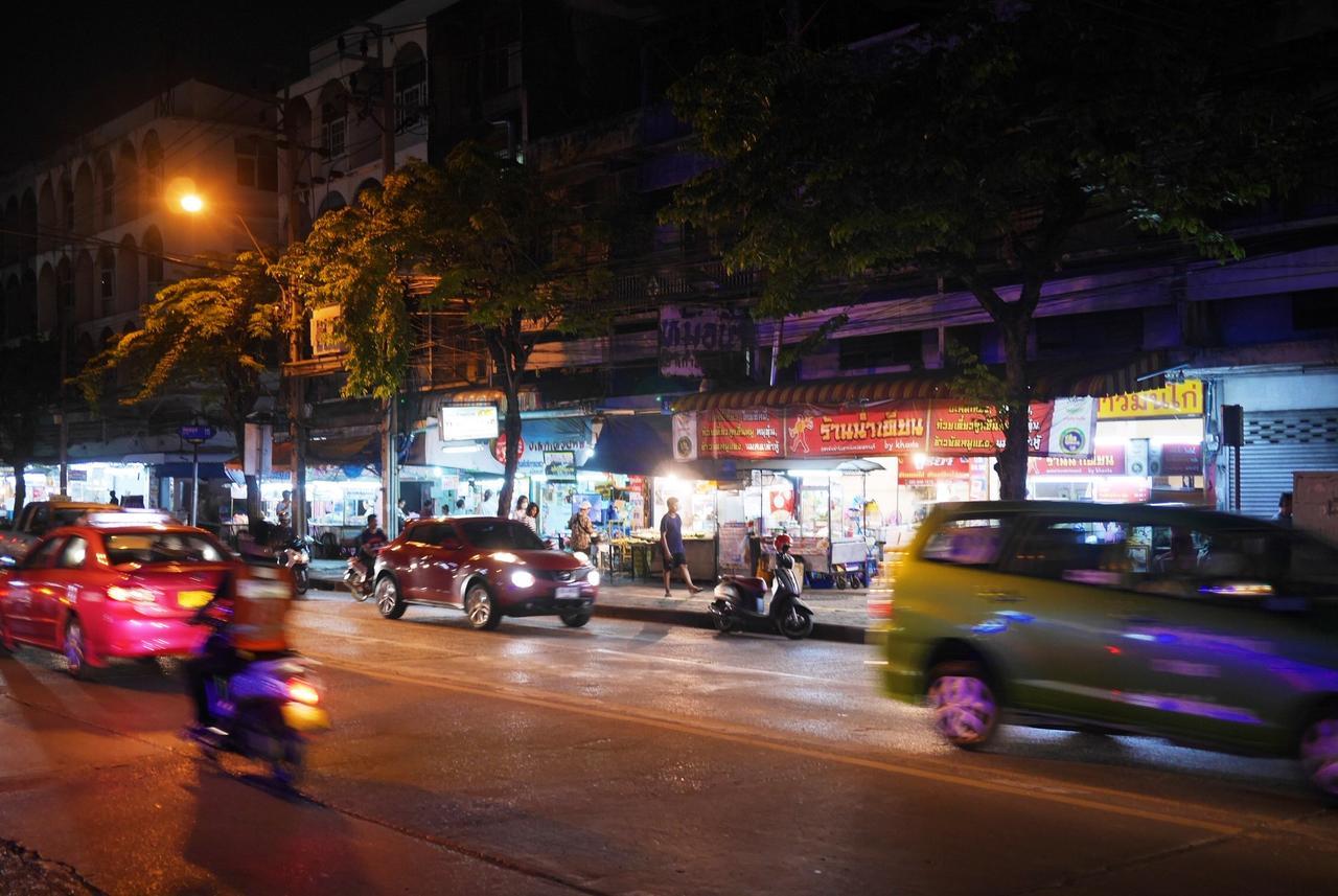 Phresh Hostel Bangkok Exterior photo