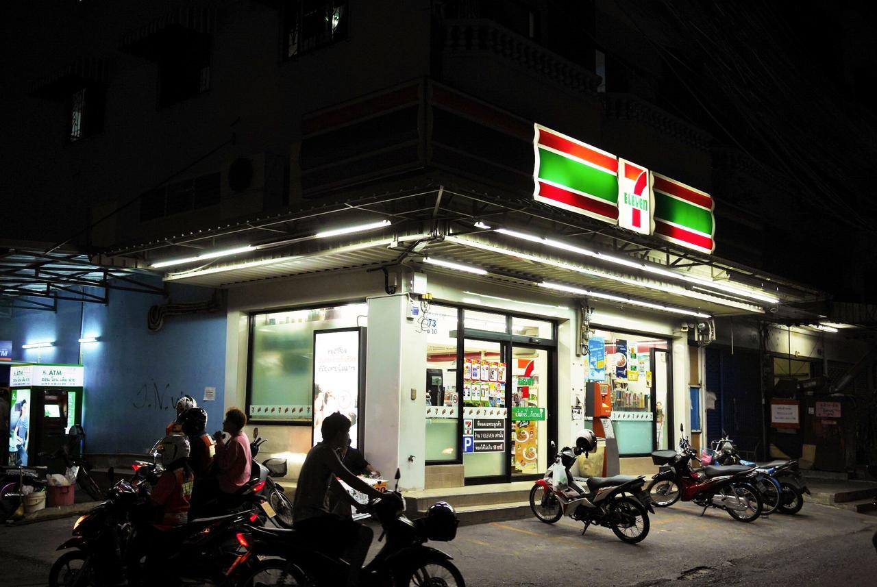 Phresh Hostel Bangkok Exterior photo