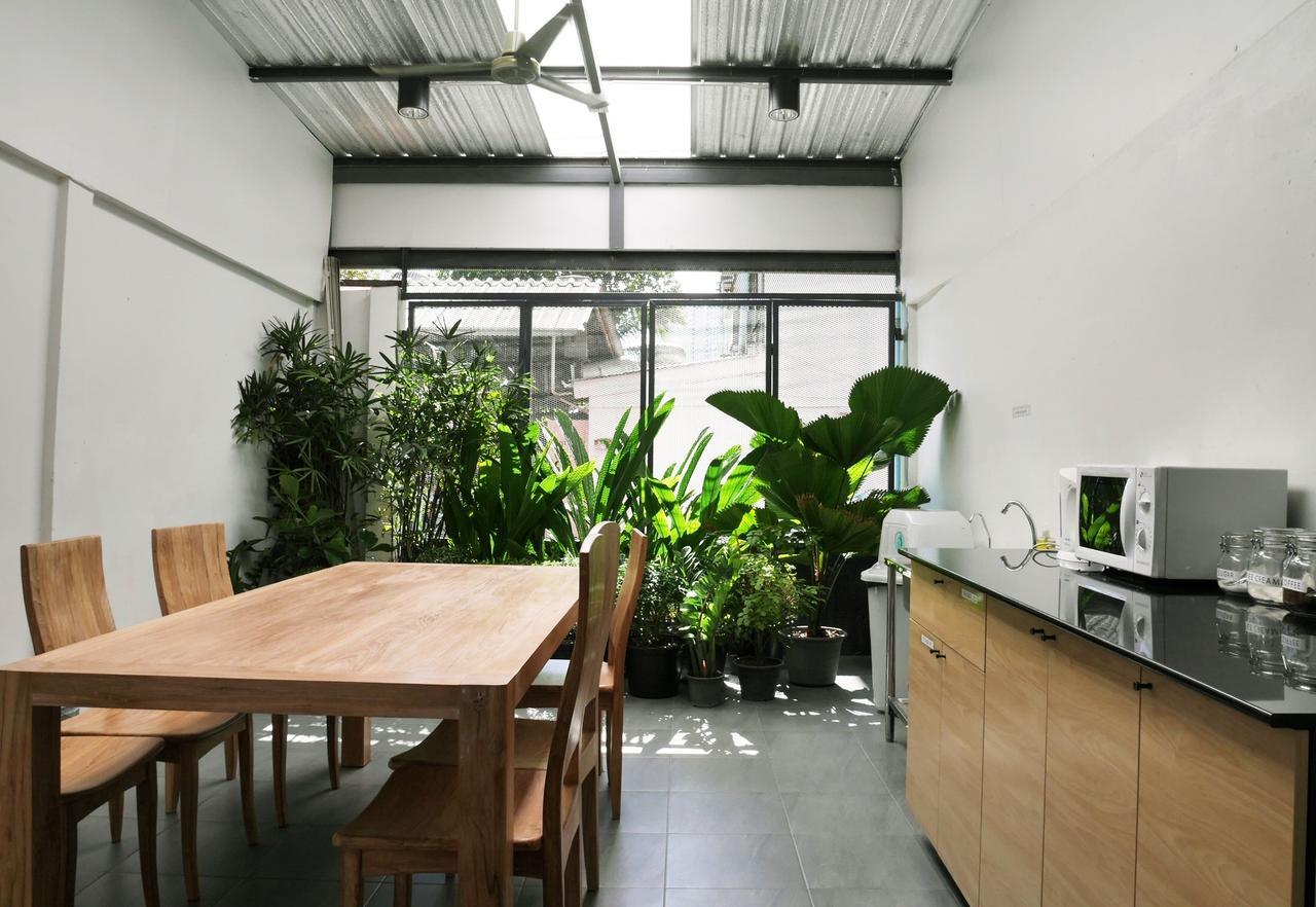 Phresh Hostel Bangkok Exterior photo